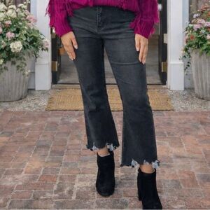 Stylish Black Frayed Hem Cropped Jeans